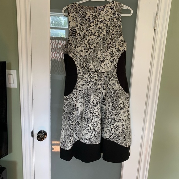 Ivanka Trump Dress, Lace and Flowy - Picture 3 of 3